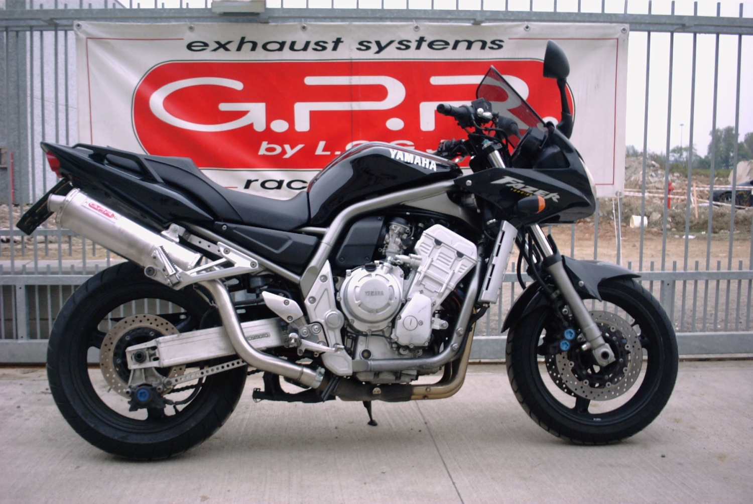 Escape compatível com Yamaha Fzs 1000 Fazer 2001-2005, Trioval, Escape legal, homologado, silenciador com db killer removível e tubo de ligação específico 