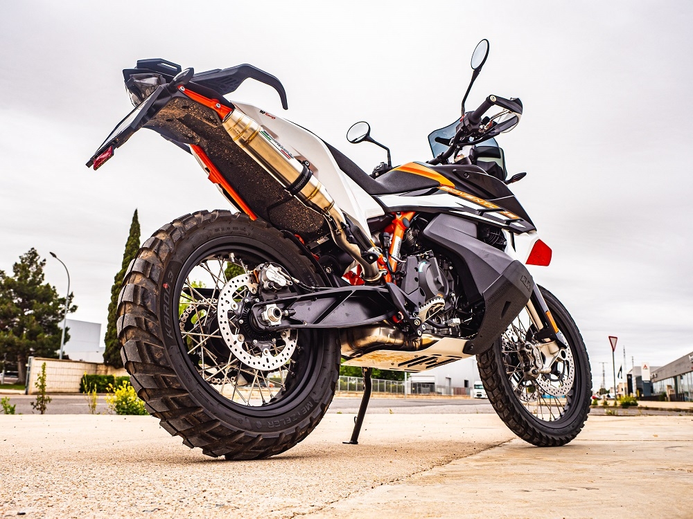 Escape compatível com Ktm Adventure 890 2025-2026, Deeptone Inox, Sistema racing Silencioso com tubo de ligação 