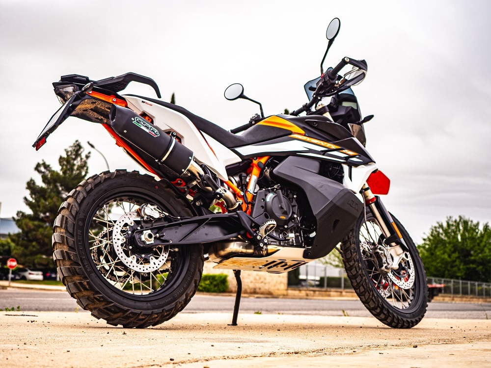 Escape compatível com Ktm Adventure 890 2025-2026, Furore Nero, Sistema racing Silencioso com tubo de ligação 