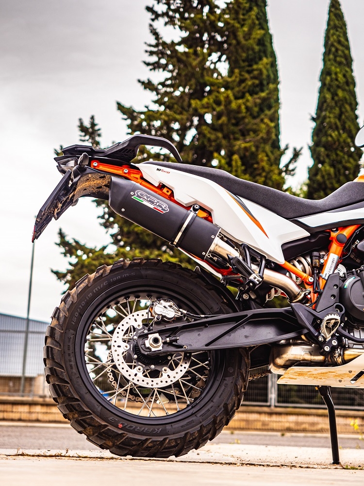 Escape compatível com Ktm Adventure 890 2025-2026, Furore Nero, Sistema racing Silencioso com tubo de ligação 