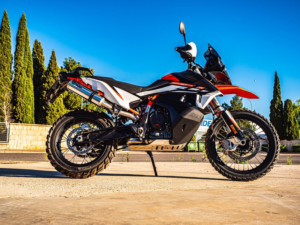 Escape compatível com Husqvarna Norden 901 2022-2024, M3 Inox , Escape legal, homologado, silenciador com db killer removível e tubo de ligação específico 