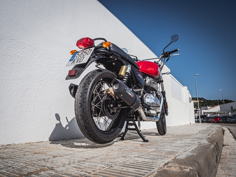 Escape compatível com Royal Enfield Interceptor 650 2021-2025, Furore Evo4 Nero, Escape duplo, não legal para os países membros da UE, incluindo db killers removíveis e tubos de ligação 