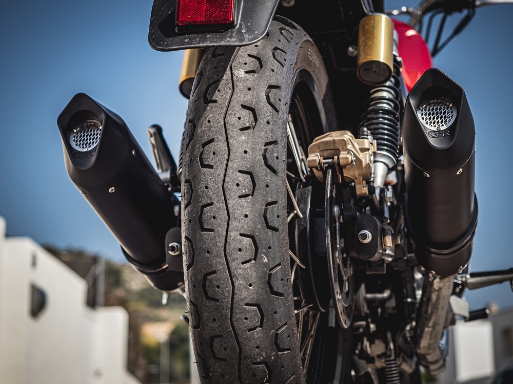 Escape compatível com Royal Enfield Interceptor 650 2021-2025, Furore Evo4 Nero, Escape duplo, não legal para os países membros da UE, incluindo db killers removíveis e tubos de ligação 