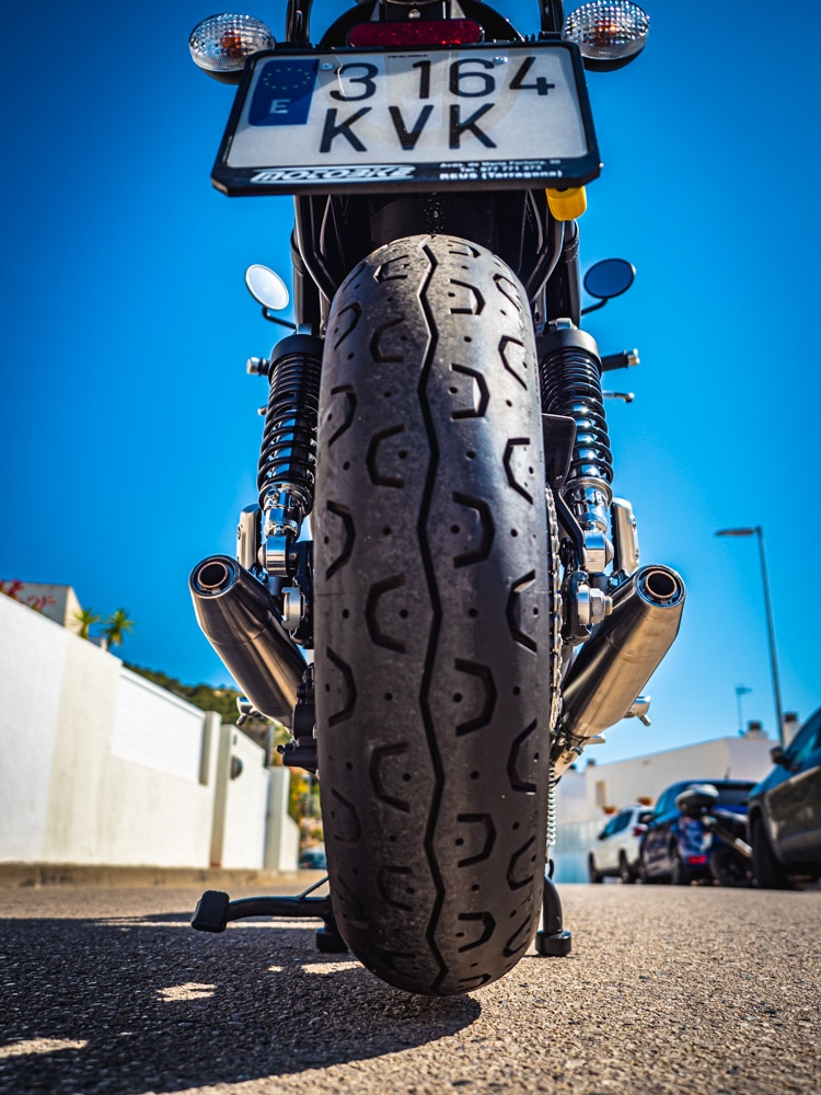 Escape compatível com Triumph Street Twin 900 2015-2019, Deeptone Inox, Par de silenciosos de escape homologadas, com db killer removível e tubos de ligação específicos 