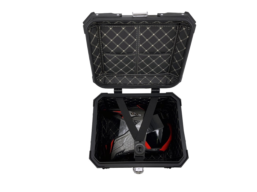 GPR TECH TOP CASE ALPI-TECH 35 LT. PRETO Top Case Alpi-Tech em alumínio,  encosto macio incluído, cor preta com placa universal incluída Capacidade Litros 35