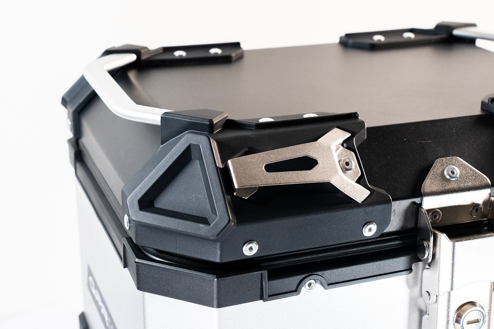 GPR TECH TOP CASE ALPI-TECH 26 LT. PRATA Top Case Alpi-Tech em alumínio, cor prata com placa universal incluída Capacidade Litros 26