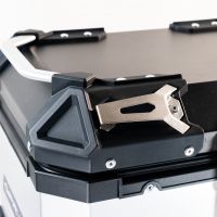 GPR TECH TOP CASE ALPI-TECH 26 LT. PRATA Top Case Alpi-Tech em alumínio, cor prata com placa universal incluída Capacidade Litros 26
