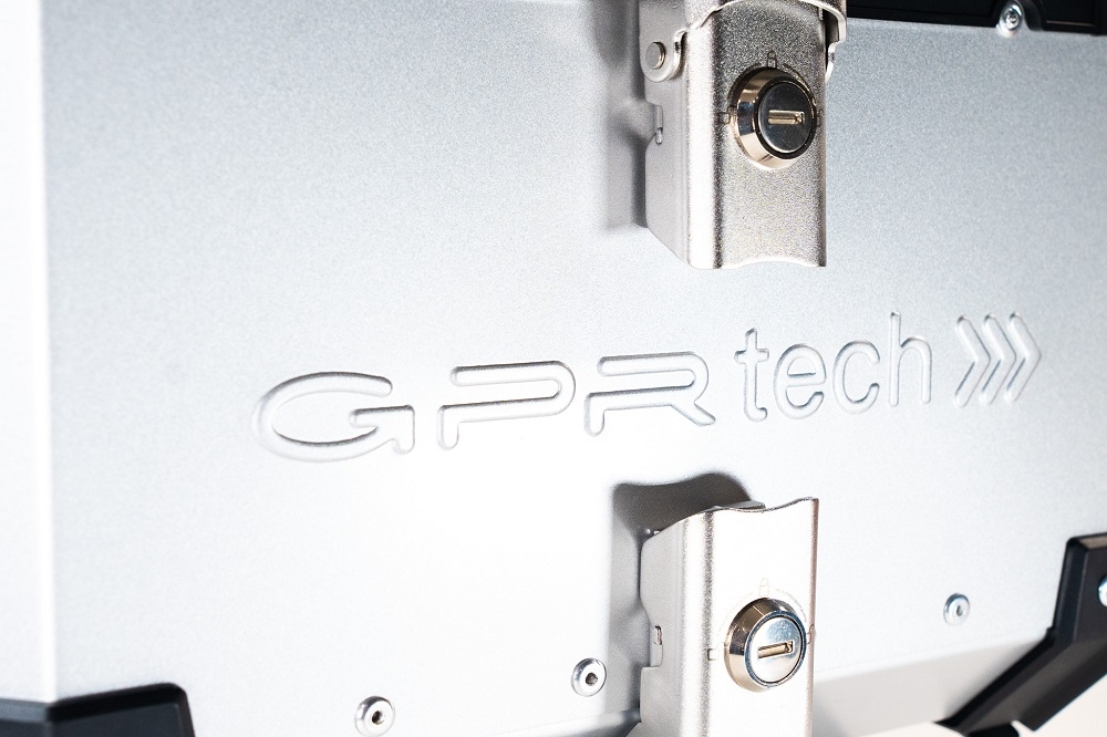 GPR TECH TOP CASE ALPI-TECH 26 LT. PRATA Top Case Alpi-Tech em alumínio, cor prata com placa universal incluída Capacidade Litros 26