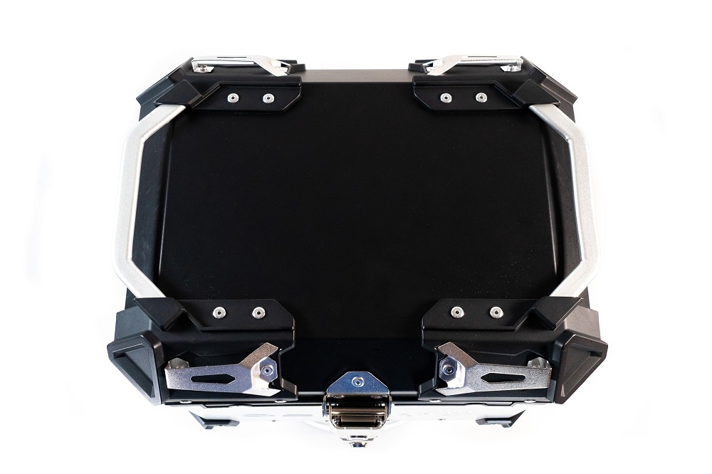 GPR TECH TOP CASE ALPI-TECH 26 LT. PRATA Top Case Alpi-Tech em alumínio, cor prata com placa universal incluída Capacidade Litros 26