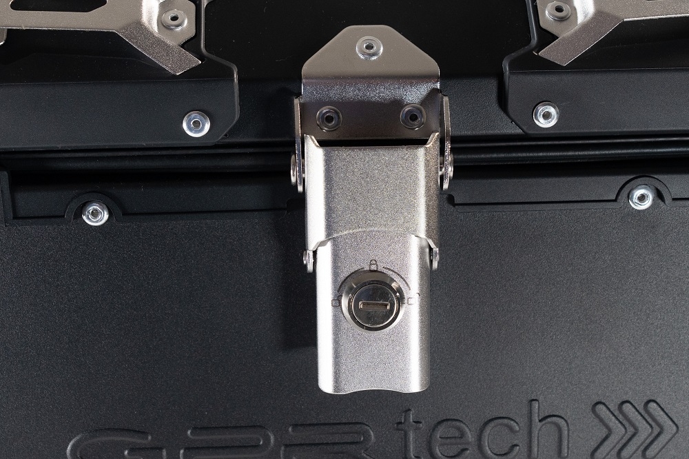 GPR TECH TOP CASE ALPI-TECH 35 LT. PRETO Top Case Alpi-Tech em alumínio,  encosto macio incluído, cor preta com placa universal incluída Capacidade Litros 35