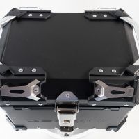 GPR TECH TOP CASE ALPI-TECH 35 LT. PRETO Top Case Alpi-Tech em alumínio,  encosto macio incluído, cor preta com placa universal incluída Capacidade Litros 35