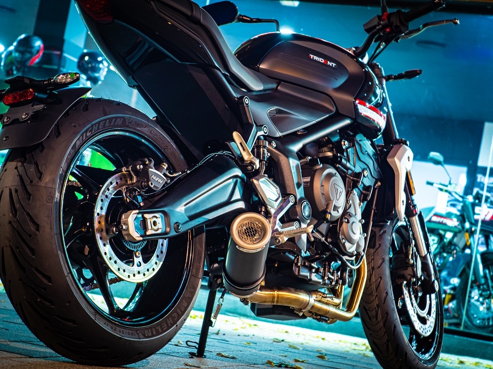 Escape compatível com Triumph Trident 660 2021-2024, M3 Black Titanium, Escape completo, não legal para países da UE, com db killer removível 