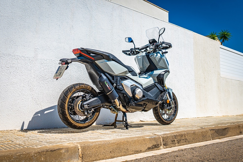 Escape compatível com Honda Forza 750 2021-2024, Furore Evo4 Nero, Escape legal, homologado, silenciador com db killer removível e tubo de ligação específico 