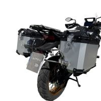 GPR TECH compatível com  Voge 525DSX 2023/2025 e5 Par de malas laterais em alumínio com o lado direito contornado, cor prata com porta-bagagem específico Capacidade 38 LT. + 32 LT.