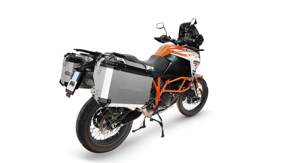 GPR TECH compatível com  Ktm Lc 8 Adventure 1190 2013/2016 e3 Par de malas laterais em alumínio com o lado direito contornado, cor prata com porta-bagagem específico Capacidade 38 LT. + 32 LT.