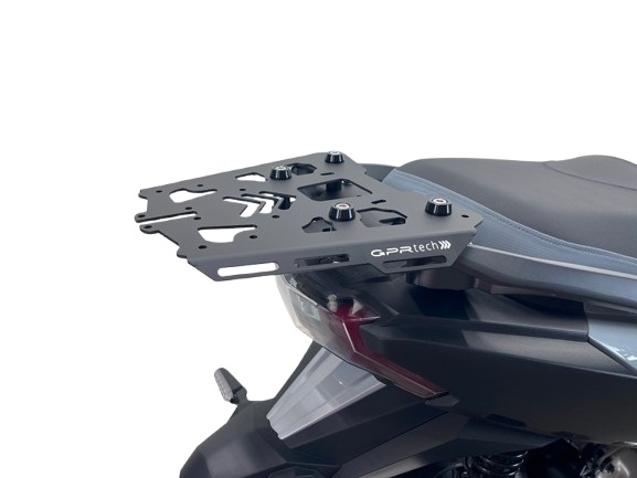 Porta-malas GPR TECH compatível com Sym ADX 300 2024/2026 e5 Plus Rack traseiro específico Top Case ALPITECH 35 - 45 - 55 LT Rack traseiro específico, aço inox com 4 pontos de ancoragem
