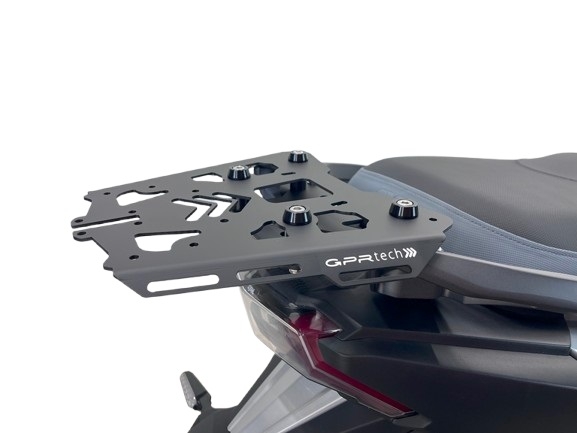 Porta-malas GPR TECH compatível com Sym ADX 300 2024/2026 e5 Plus Rack traseiro específico Top Case ALPITECH 35 - 45 - 55 LT Rack traseiro específico, aço inox com 4 pontos de ancoragem