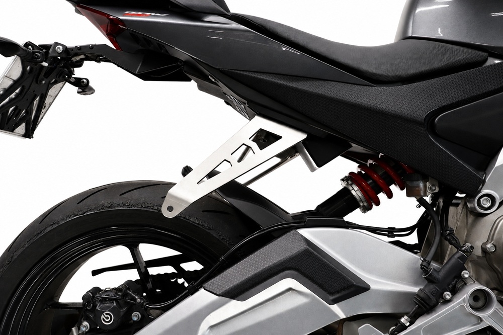 GPR compatível com Aprilia RS 660 2021-2024, Staffa Pedana Passeggero / Muffler bracket, Artigo de competição 