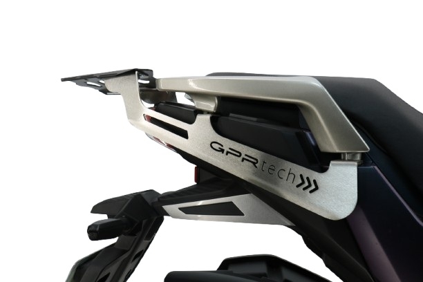Porta-malas GPR TECH compatível com Sym ADX 125 2024/2026 e5 Plus Rack traseiro específico Top Case ALPITECH 35 - 45 - 55 LT Rack traseiro específico, aço inox com 4 pontos de ancoragem
